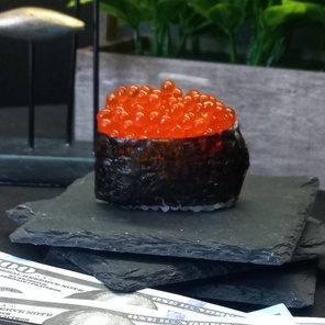 Икура (イクラ) – солёная икра лосося.