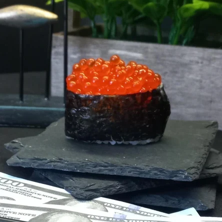 Икура (イクラ) – солёная икра лосося.